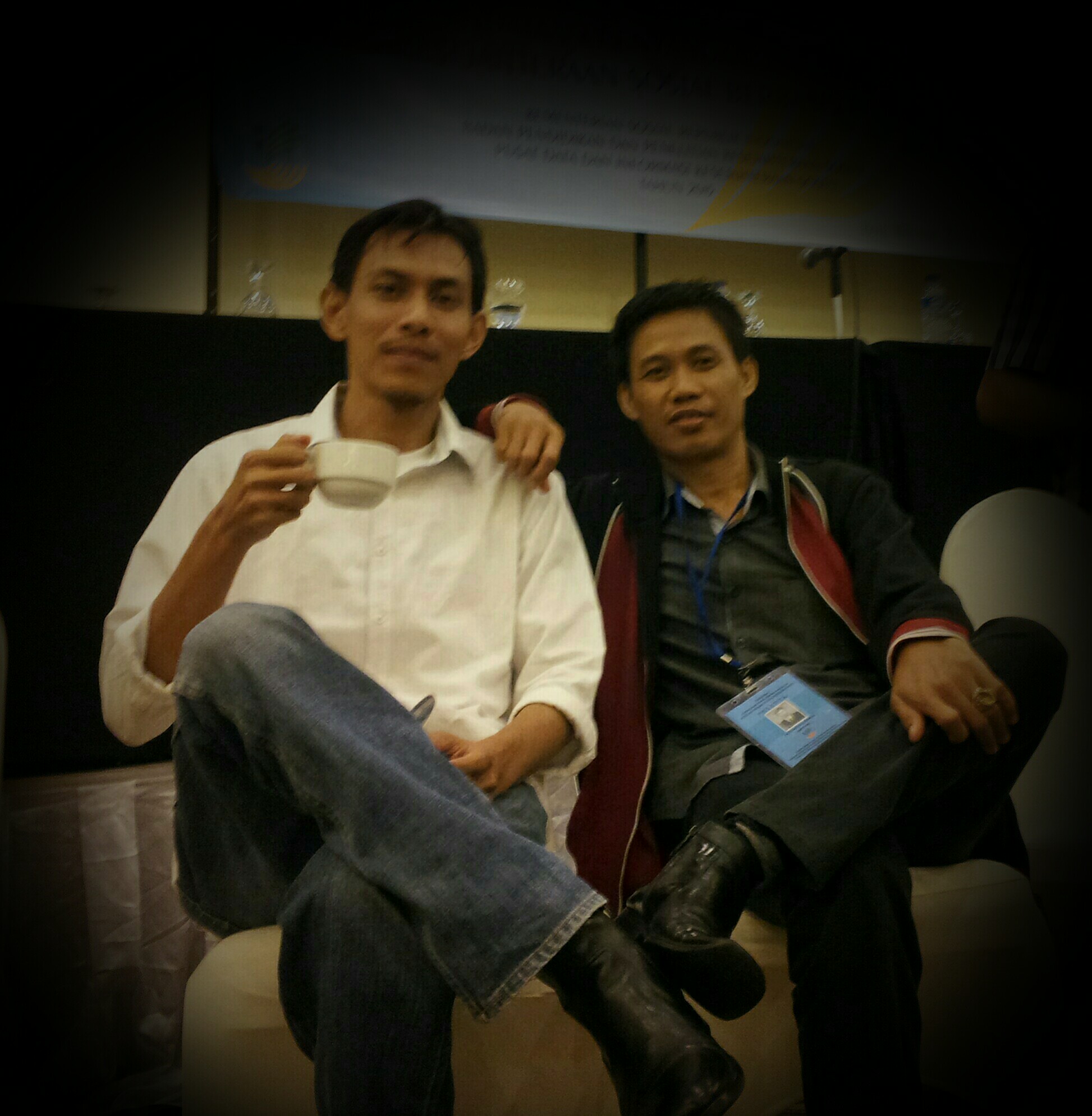 Kopi WC Disedu Mbah Darmo di Warung Padang