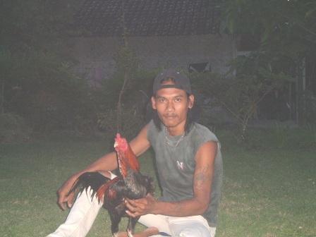 Pak Pande dan Cangkul Made in China